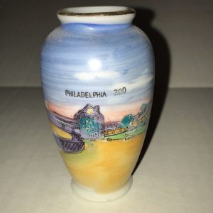 Vintage Philadelphia Zoo Vase‎